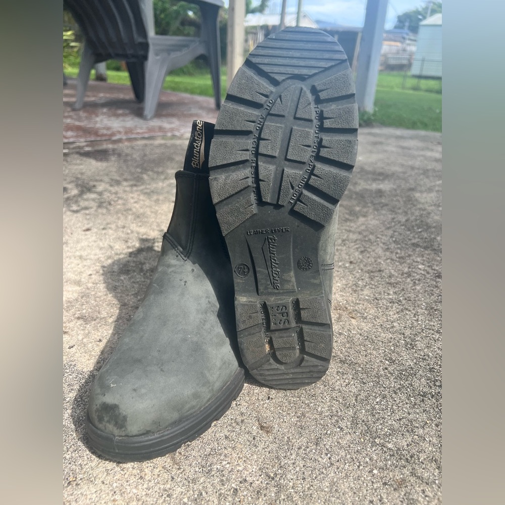Men’s Blundstone 7 1/2 AU (8 1/2 US)
